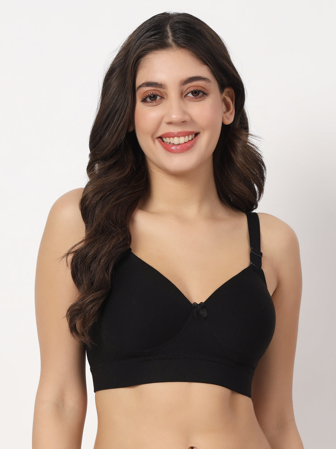 A woman is wearing a full coverage padded bra in black color, with the brand name EFFECTINN visible.